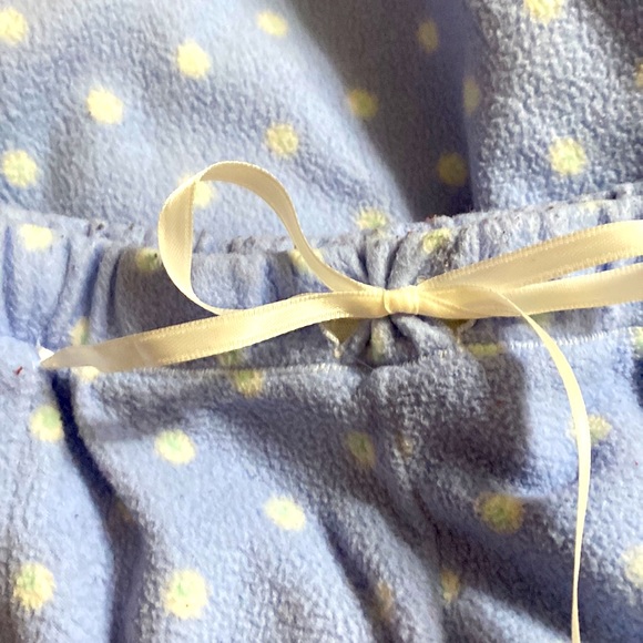 Periwinkle fleece pajamas with polka dot bottoms - Picture 1 of 11